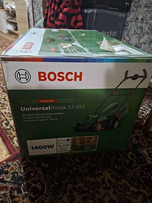 Газонокосилка Bosch UniversalRotak 37-555