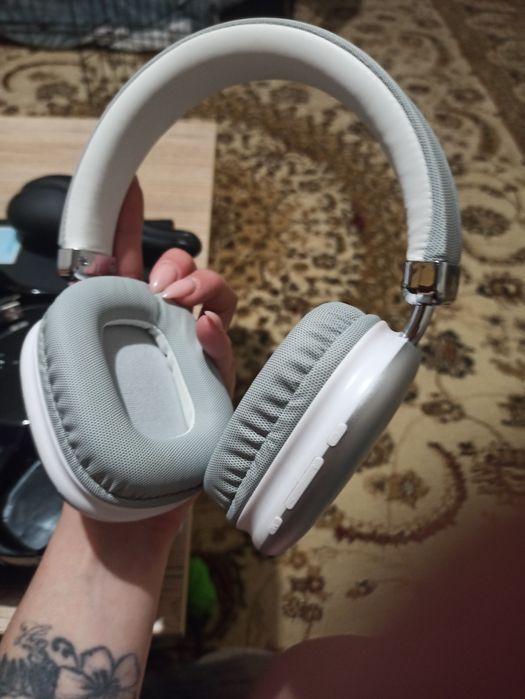 Продам наушники новые