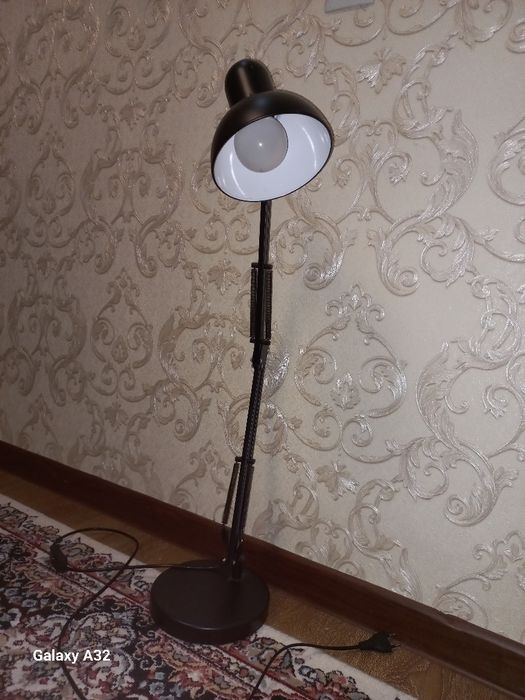 Настольная лампа для комнаты