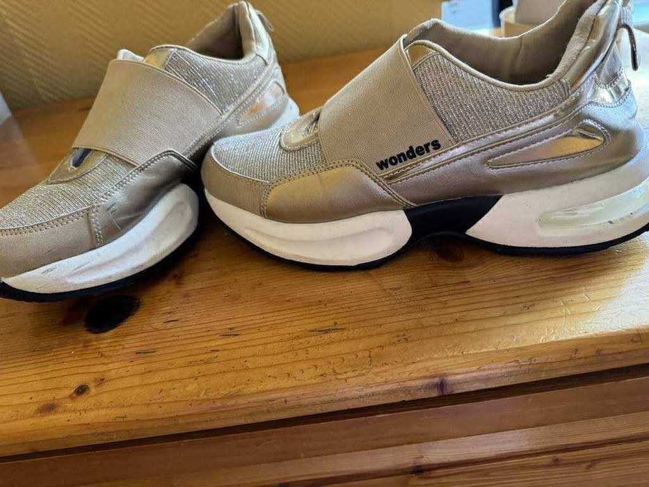 Маратонки в златисто