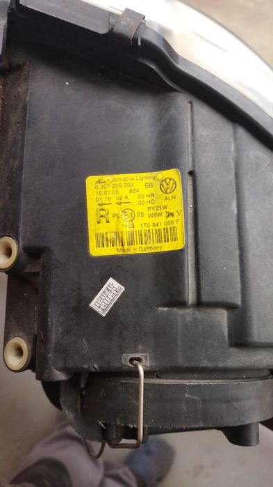 Vând faruri Vw Turan/Fata dreapta/Stanga!!