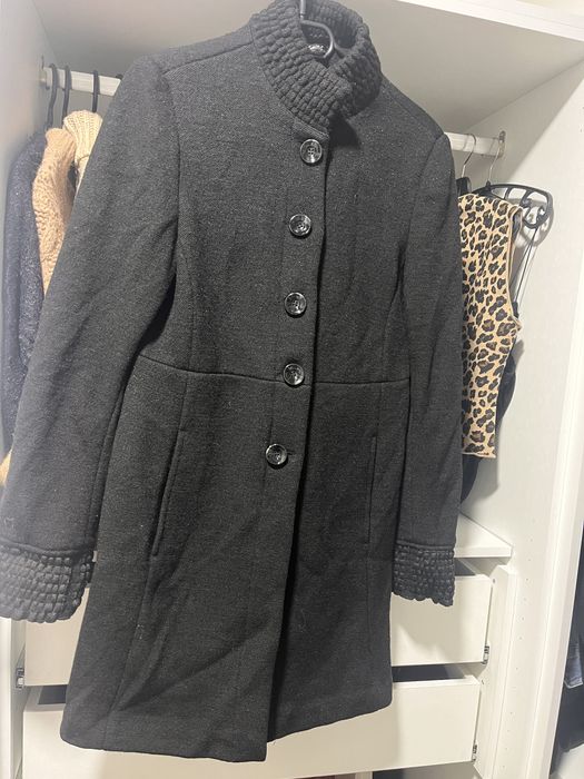 Право-вталено палто