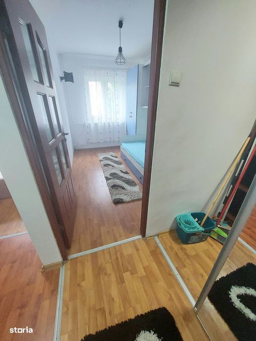 Decebal - 3 camere mobilat și utilat,et.2 , PC , decomandat