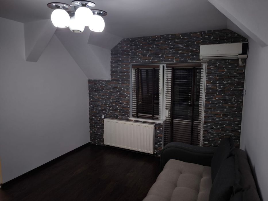 Închiriez apartament cu 3 camere