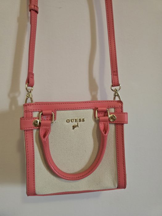 Малка дамска чанта Guess
