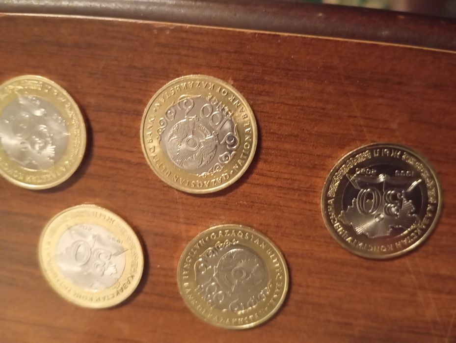 Продам юбилейные монеты.