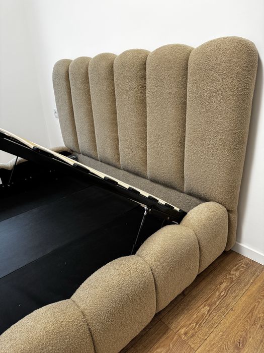 Pat tapitat cu somiera rabatabila