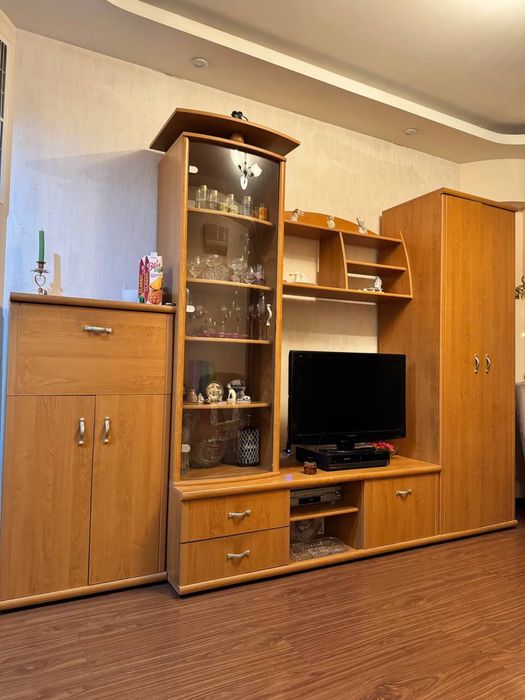 Продам мебельную стенку в гостиную
