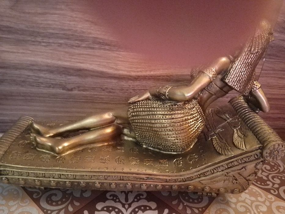 Статуетка клеопатра