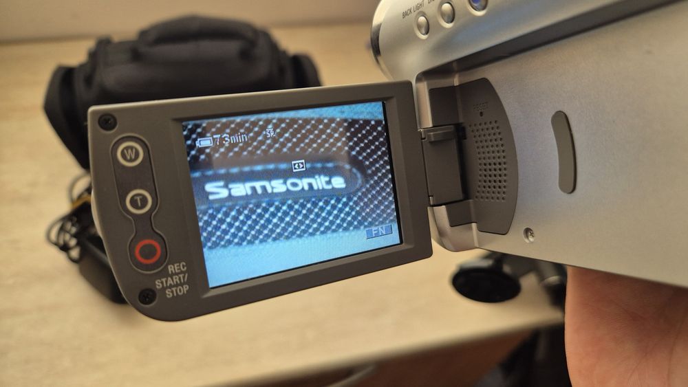Sony MiniDV DCR-HC24E (Defect mecanic casetă) + Geantă Samsonite