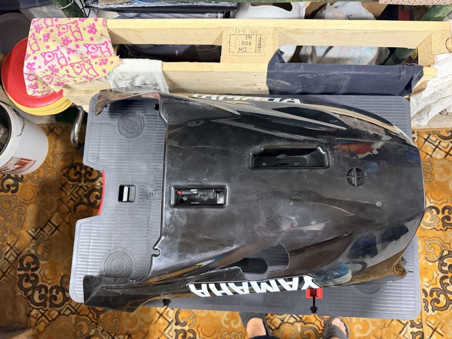 Продавам долната пластмаса за Yamaha Aerox