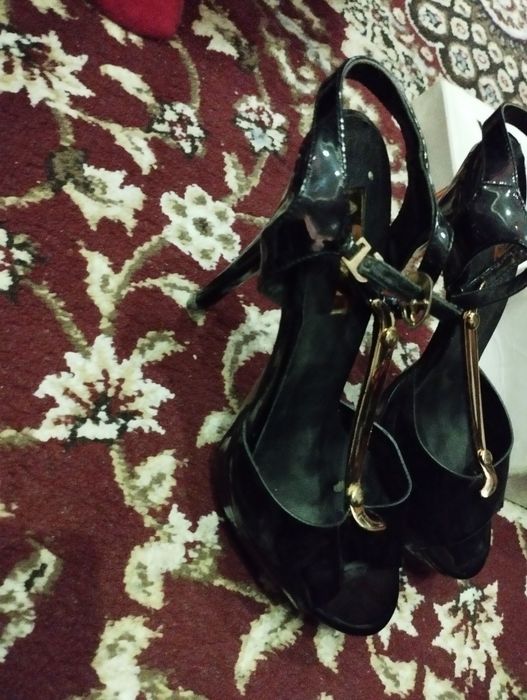 Oyoq kiymlar 38razmer