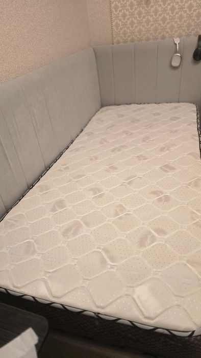 Срочно! Кровать с ортопедическим матрасом