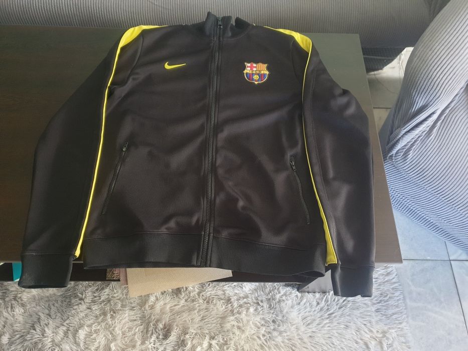 Продавам суичър Nike  FKB BARCA