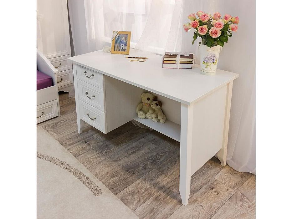 Письменный стол, стол для школьника