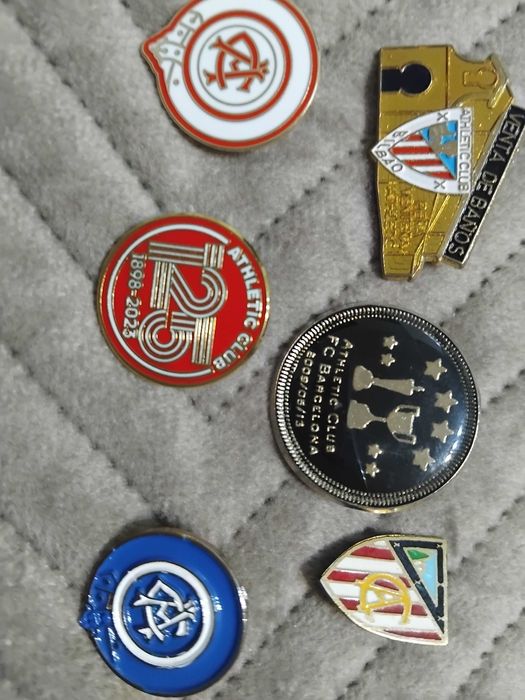 Оригинални футболни значки