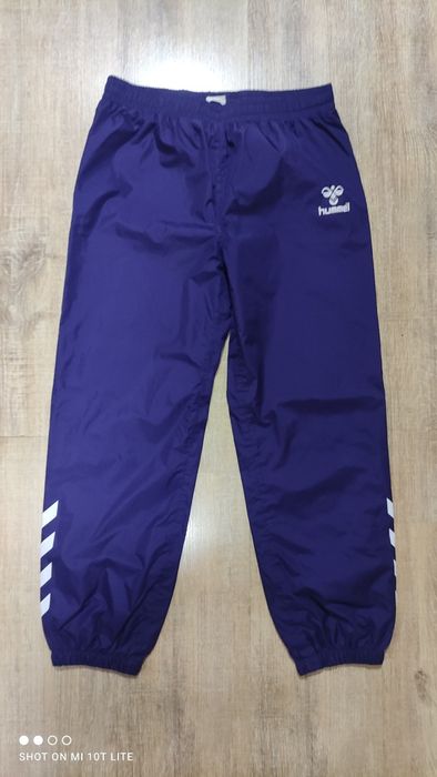 ново долнище на Hummel