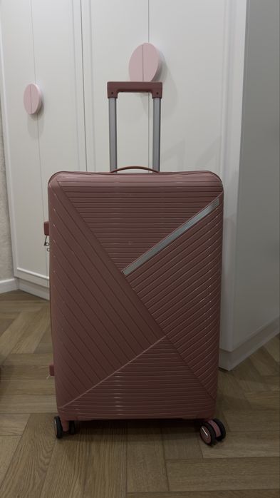 Чемодан размер L за 12 000