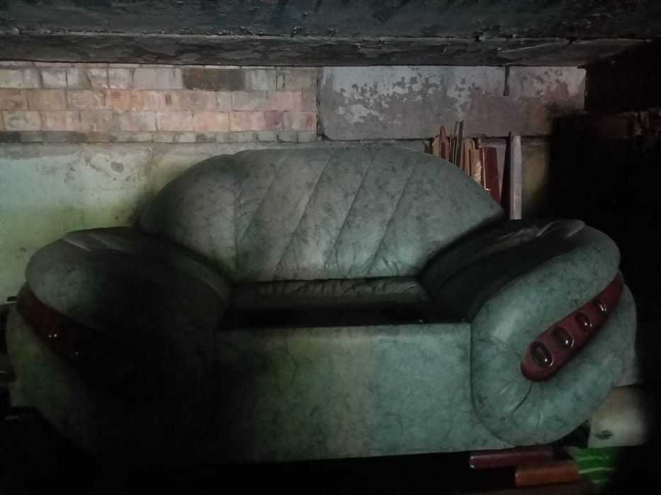 Продаю диван 2 +1 кожаные