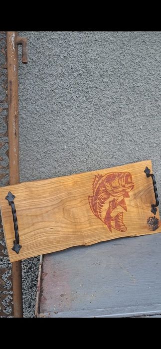 Диспенсър с дъска . Стенен диспенсър. Плато и дъска за мезе.