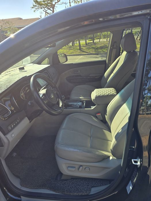Kia carnival минивен