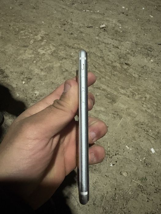 продам айфон se 2020