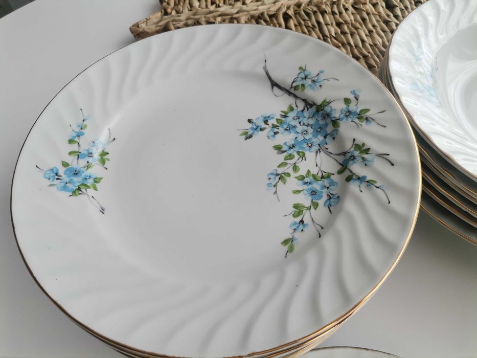 Красив комплект с позлата - стар български порцелан