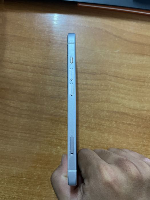 Продам Iphone 15 128gb