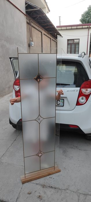 Eshik vitraj oynasi 151ga 50.5 _ 6ta bor. Holati  yengi