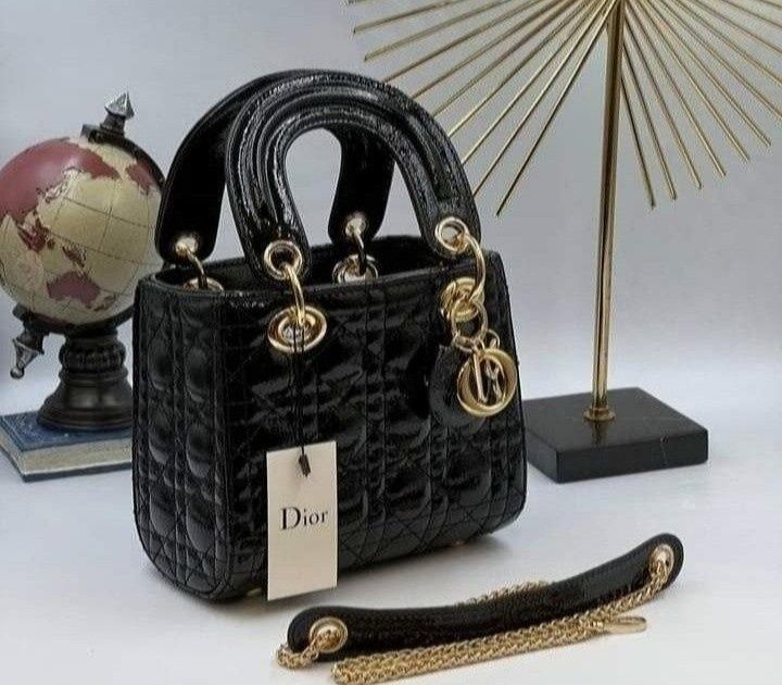 Geanta mini Dior,super model, accesorii metalice aurii, saculet, etich