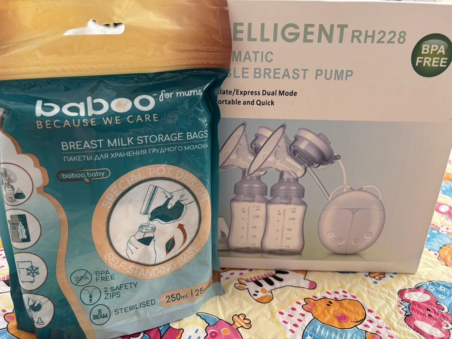 Молокоотсос и пакеты для хранения молока