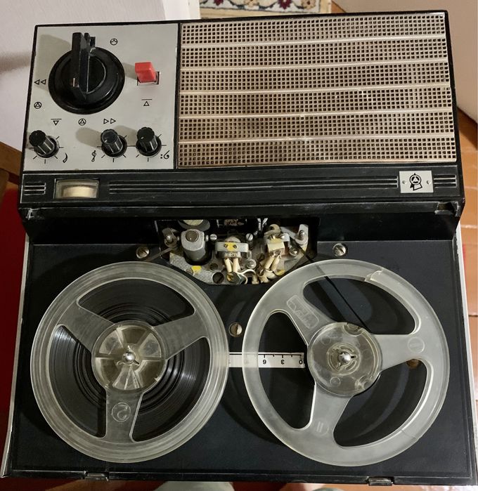 Переносной катушечный магнитофон "Романтик-304"