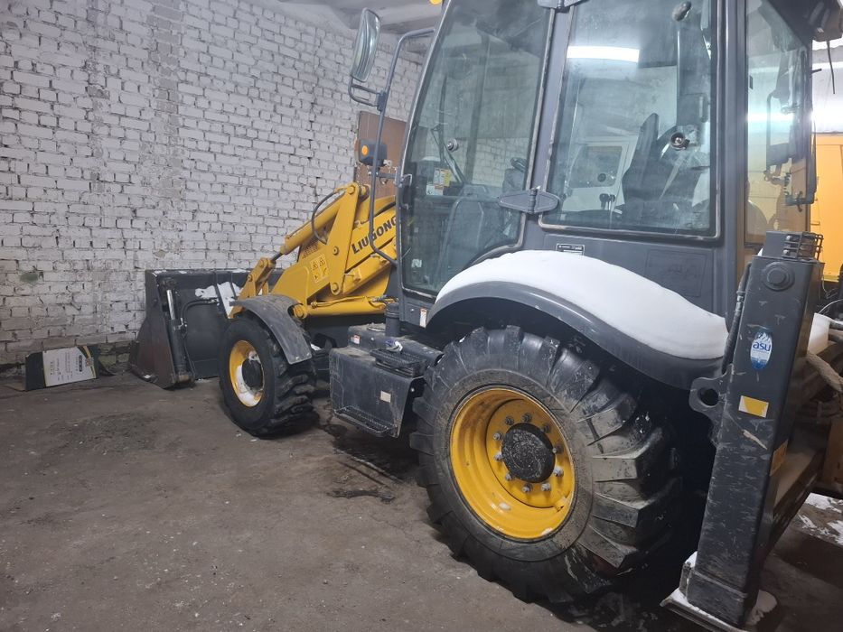 Услуги гусеничный эксковатор,эксковатор-погрузчик.