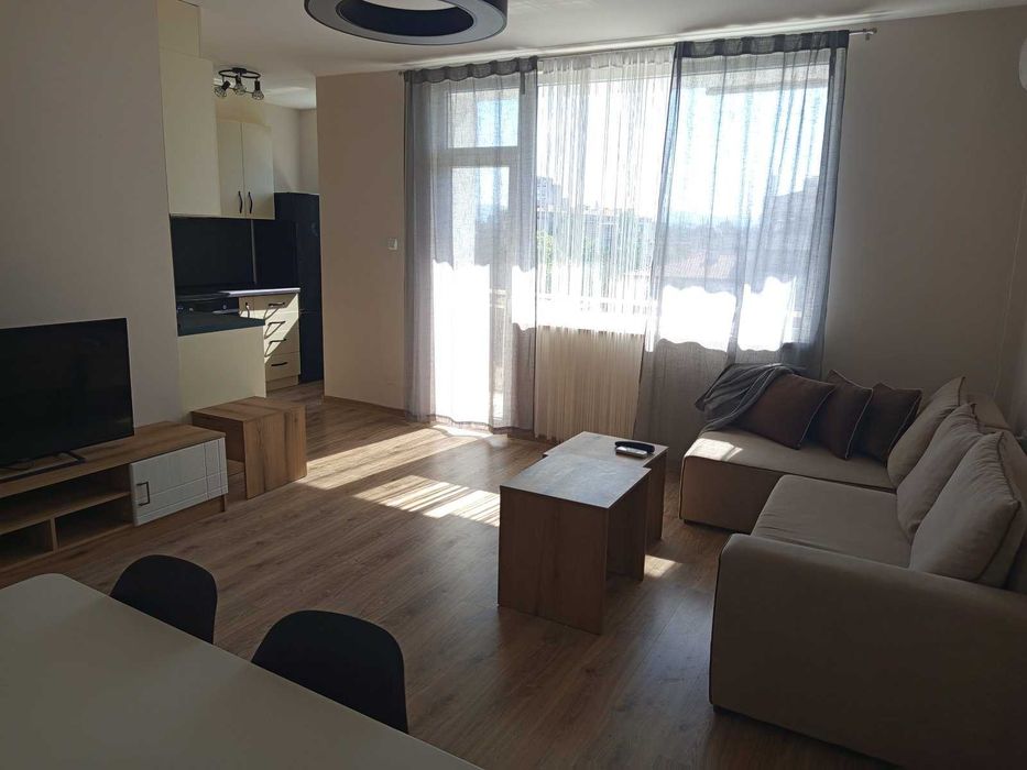 Дава се под наем Двустаен апартамент в Казанлък - 65 кв.м за 306 € - Снимка #1