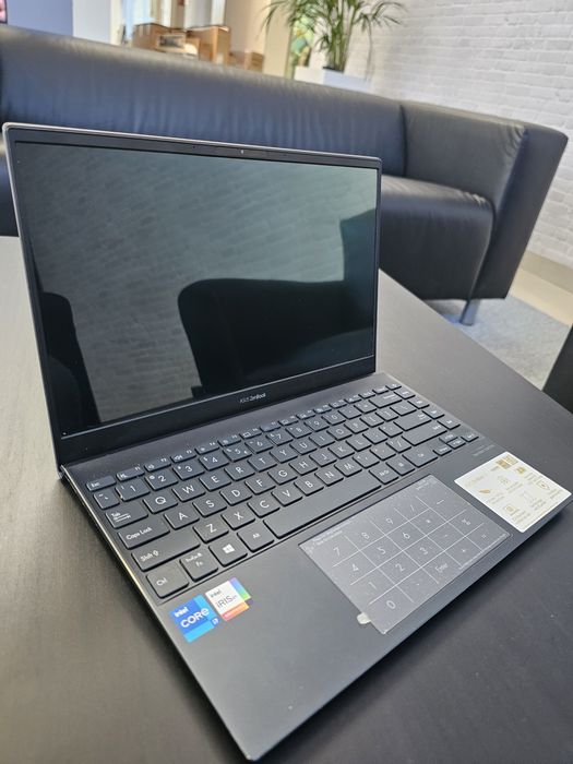 ASUS ZenBook i7- 13.3" OLED UX325EA cu procesor Intel® Core™ i7-1165G7