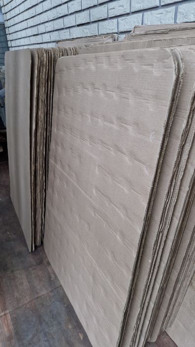 Листовой картон б.у. в отличном состоянии