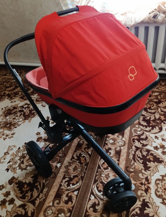 Продам коляску с люлькой quinny