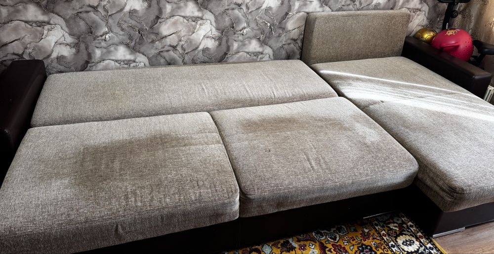 Приодам большой диван.