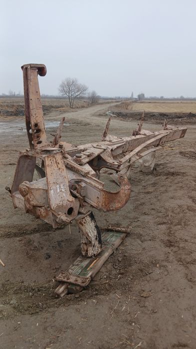 Плуг сотилади  нархини келишамиз хоразмда