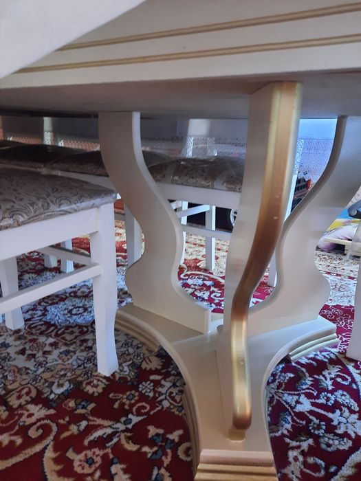 Стол стулья для зал