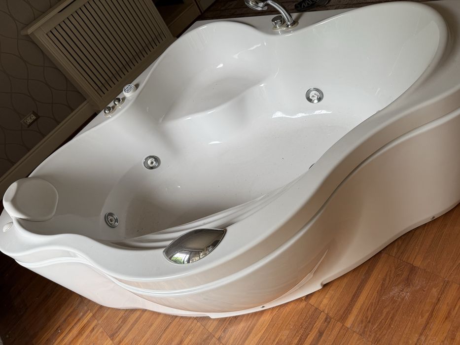 Cadă de colț- Jacuzzi