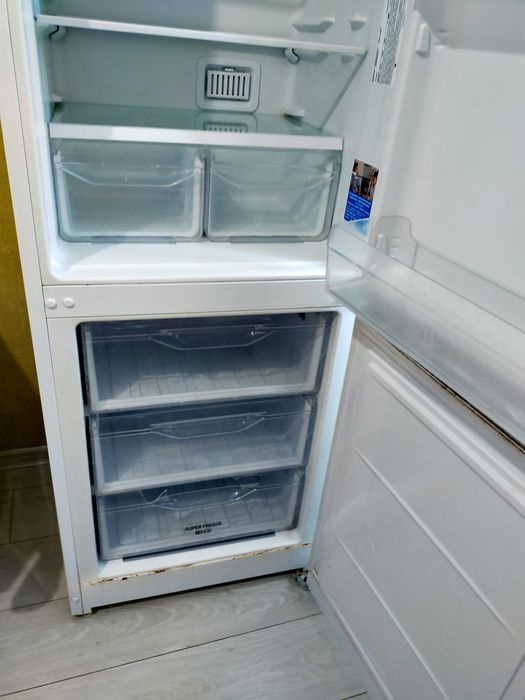 Холодильник Indesit