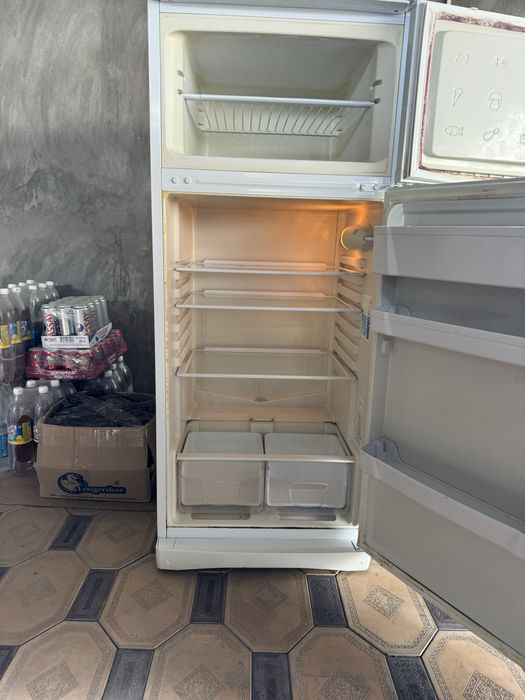 Холдельник в отличном состояний Indesit