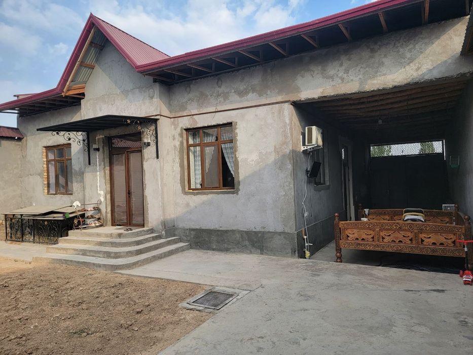 Hovli uchastka sotiladi