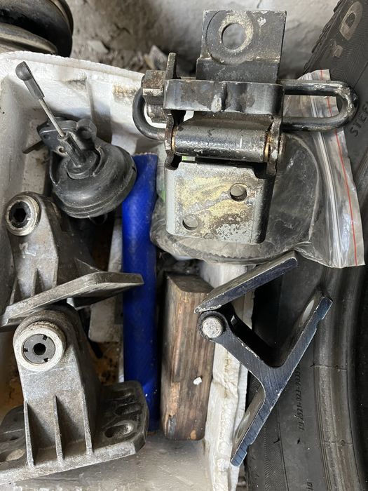 На АУДИ А6С4 по мелочи