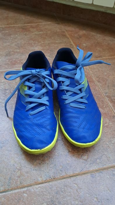 Обувки за футбол номер 36