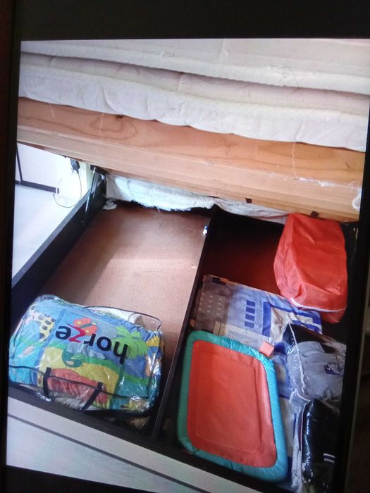 Легло с матрак и гардероб