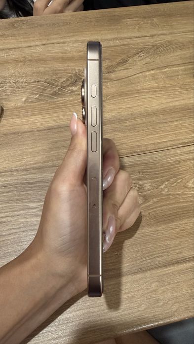 Продам Iphone 16 Pro