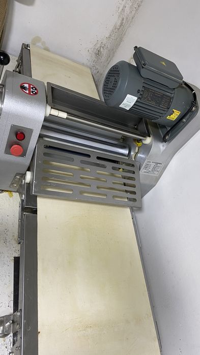 Тестораскаточная машина