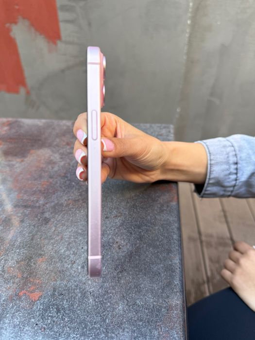 Продавам iPhone 15 – 256 GB